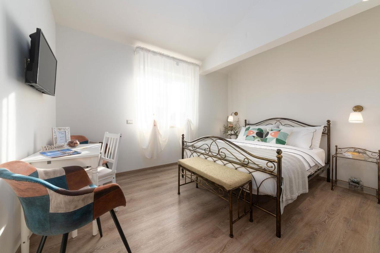 Rooms Karolina Funtana Buitenkant foto